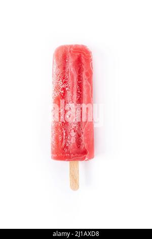 Erdbeer Eis am Stiel isoliert auf weißem Hintergrund Stockfoto