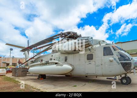 Honolulu, Oahu, Hawaii, Vereinigte Staaten - August 2016: Sikorsky CH-53 D Sea Henglion Hubschrauber von 1970 des Pearl Harbor Aviation Museum of Hawaii. CH-53 Stockfoto