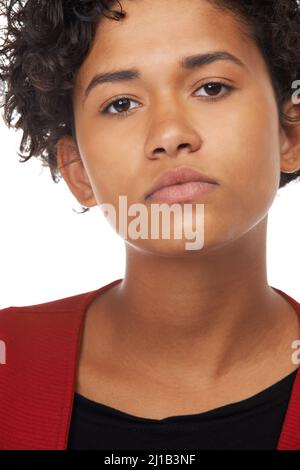 Ernst zu nehmen. Porträt einer wunderschönen jungen Frau, die ernst aussieht. Stockfoto