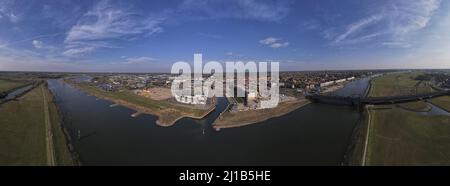 Volle 360-Grad-Luftpanoramabsicht auf den Erholungshafen und die Baustelle von Kade Zuid neben Kade Noord Stockfoto