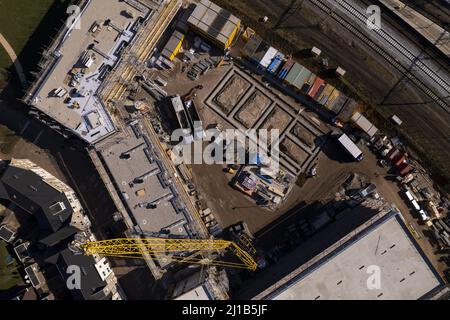 Top down Ansicht der Baustelle Ubuntuplein Stadtentwicklung von Immobilien-Projekt in neuer Nachbarschaft. Stockfoto
