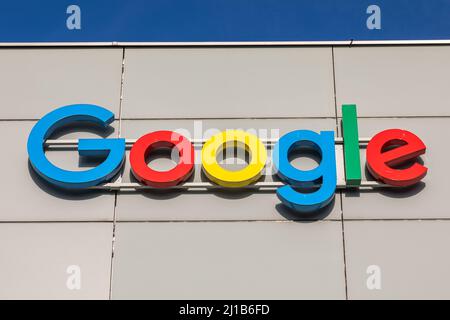 FASSADE DER GOOGLE-ZENTRALE IN ZÜRICH, GOOGLE-LOGO, SUCHMASCHINE, GAFA, WIRTSCHAFT, BÖRSE, NASDAQ, ZÜRICH, KANTON ZÜRICH, SCHWEIZ Stockfoto