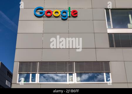 FASSADE DER GOOGLE-ZENTRALE IN ZÜRICH, GOOGLE-LOGO, SUCHMASCHINE, GAFA, WIRTSCHAFT, BÖRSE, NASDAQ, ZÜRICH, KANTON ZÜRICH, SCHWEIZ Stockfoto
