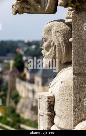 HUNDESPEIER AN DER FASSADE DER SAINT-PIERRE-KIRCHE, CAEN, CALVADOS, NORMANDIE, FRANKREICH Stockfoto