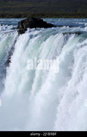 Godafoss am Fluss Skjálfandafljót. Gesamtfall von rund 40 Fuß. Stockfoto