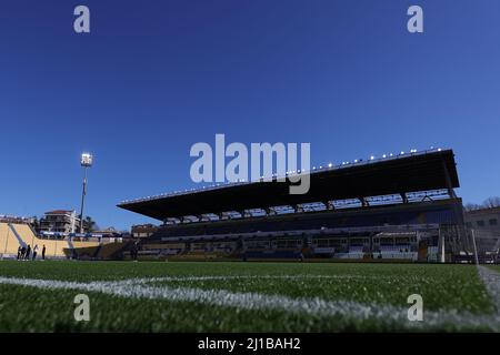Parma, Italien. 26.. Februar 2022. Ein allgemeiner Blick in das Stadion während des Spiels der Serie B zwischen Parma Calcio und Spal im Ennio Tardini Stadium auf Fe Stockfoto