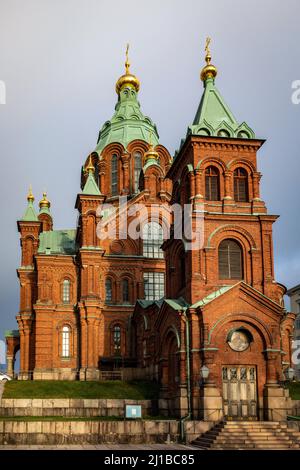 DIE GLOCKENTÜRME DER USPENSKI-KATHEDRALE, DEM ZENTRUM DER FINNISCH-OSTORTHODOXEN KIRCHE, HELSINKI, FINNLAND, EUROPA Stockfoto