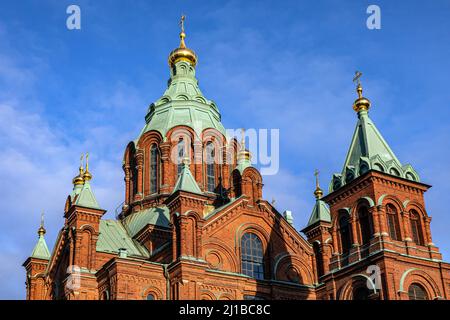 DIE GLOCKENTÜRME DER USPENSKI-KATHEDRALE, DEM ZENTRUM DER FINNISCH-OSTORTHODOXEN KIRCHE, HELSINKI, FINNLAND, EUROPA Stockfoto