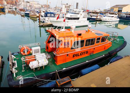 Estuary Services Limited, ESL, Pilotboot Estuary Escort, mit Liegeplatz im Ramsgate Royal Harbour. Kent, England Stockfoto