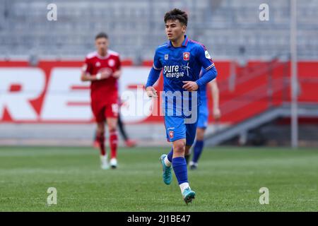 DÜSSELDORF, DEUTSCHLAND - 24. MÄRZ: Manfred Ugalde vom FC Twente beim Freundschaftsspiel zwischen Fortuna Düsseldorf und FC Twente in der Merkur Spielarena am 24. März 2022 in Düsseldorf (Foto: Marcel ter Bals/Orange Picles) Stockfoto