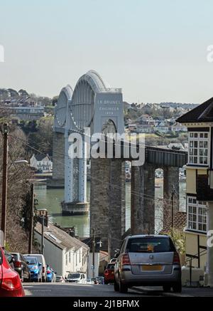 Die Royal Albert Bridge alias Saltash Bridge ist eine eingleisige historische Eisenbahnbrücke, die Devon und Cornwall verbindet. Gestaltet von Isambard Kingdom Brunel i Stockfoto