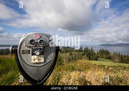 Die Astoria Säule ist ein Turm im Nordwesten der Vereinigten Staaten, mit Blick auf die Mündung des Columbia River auf dem Coxcomb Hill in Astoria, Oregon. Integriert Stockfoto