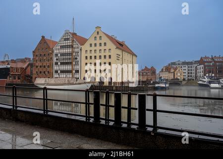 31. Dezember 2021 - Danzig, Polen: Blick auf den alten Hafen von Danzig Stockfoto