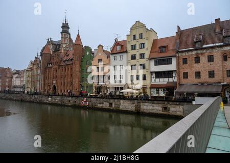 31. Dezember 2021 - Danzig, Polen: Blick auf den alten Hafen von Danzig Stockfoto