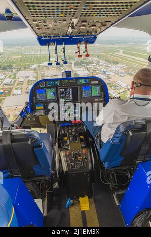 Die Avionik im Flugdeck des goodyear Blimp Stockfoto