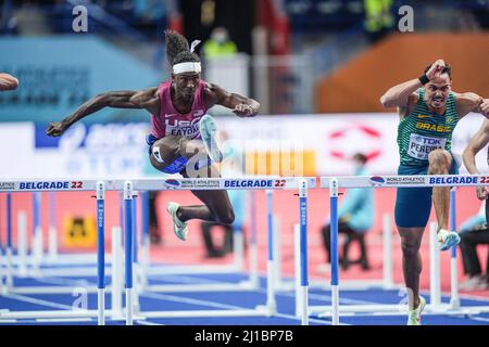 Grant Holloway nimmt an den Belgrader Hallenweltmeisterschaften 2022 Teil. Stockfoto