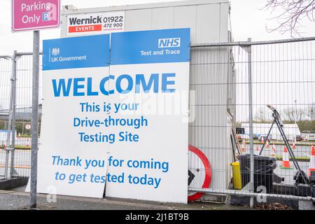 NHS „Test and Trace“ Drive-Through-Testgelände für Covid-19 in der Stadt Worcester, Großbritannien. Stockfoto