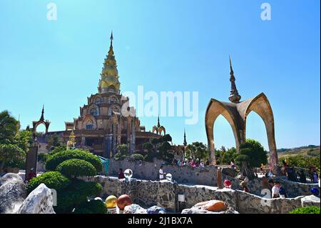 Wat Phrathat Pha Sorn Kaew, Buddhistisches Kloster im Khao Kho Nationalpark Stockfoto