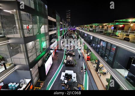 Paddock-Atmosphäre. Großer Preis von Saudi-Arabien, Donnerstag, 24.. März 2022. Dschidda, Saudi-Arabien. Stockfoto