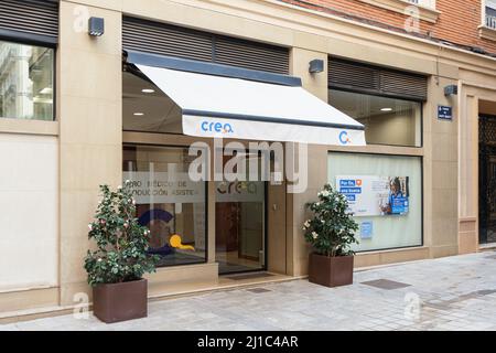 VALENCIA, SPANIEN - 10. MÄRZ 2022: Crea ist ein spanisches medizinisches Zentrum für assistierte Reproduktion Stockfoto