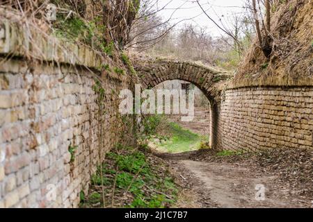 Blick auf den Eingang zur Bastion des Prinzen Eugen von Savoyen in der Festung Petrovaradin Stockfoto