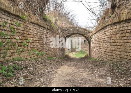 Blick auf den Eingang zur Bastion des Prinzen Eugen von Savoyen in der Festung Petrovaradin Stockfoto