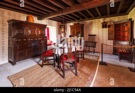 Interieur des Kennixton Farmhouse im St. Fagans National History Museum, Cardiff, Wales, Großbritannien Stockfoto