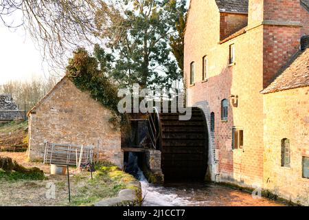 Water Wheel Cotswolds Lower Slaughter Gloucestershire England großbritannien Stockfoto