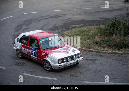 Eine Nahaufnahme eines Volkswagen Golf GTI 1,8 16v bei der Asphaltrallye 9 in Lloret de Mar Stockfoto