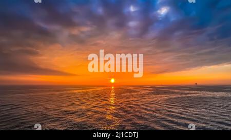 Ein schöner Blick auf den Sonnenuntergang über der Nordsee Stockfoto