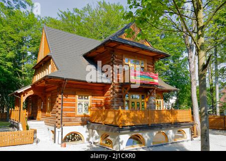 Zakopane, Polen - 12. Juni 2015: Villa namens Ukrainka, erbaut im Zakopane-Stil in den Jahren 1895-1896, entworfen von Zygmunt Dobrowolski Stockfoto