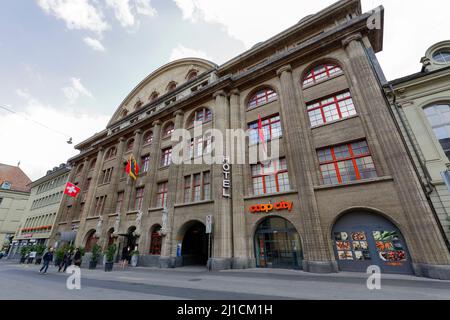 Bern, Schweiz - 06. September 2015: Jugendstilfassade des Best Western Hotel Bern, ehemals Volkshaus Bern Hotel. Das vier-Sterne-Hotel verfügt über 15 Zimmer Stockfoto