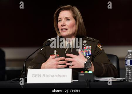 Washington, Usa. 24. März 2022. US Southern Command, Gn Laura Richardson, bezeugt vor dem Armed Services Committee des Senats während einer Anhörung zur Untersuchung der Haltung des United States Northern Command und des United States Southern Command im Dirksen Senate/Capitol Hill in Washington. Kredit: SOPA Images Limited/Alamy Live Nachrichten Stockfoto