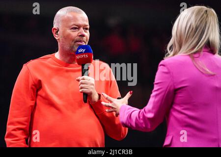 ROTTERDAM, NIEDERLANDE - 24. MÄRZ: Raymond van Barneveld während des siebten Tages der Cazoo Premier League 2022 in Ahoy am 24. März 2022 in Rotterdam, Niederlande (Foto: Joris Verwijst/Orange Picters) Stockfoto