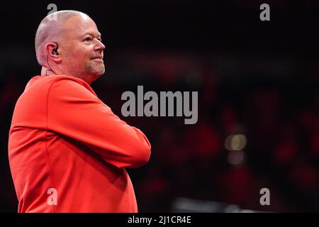 ROTTERDAM, NIEDERLANDE - 24. MÄRZ: Raymond van Barneveld während des siebten Tages der Cazoo Premier League 2022 in Ahoy am 24. März 2022 in Rotterdam, Niederlande (Foto: Joris Verwijst/Orange Picters) Stockfoto