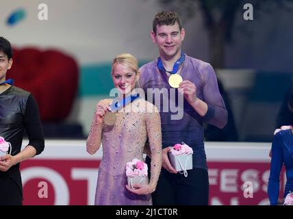 Wolrd siegt am 24. März 2022 in der Sud de France Arena in Montpellier, Frankreich, beim Pairs Free Skating gegen Alexa Knierim und Brandon Frazier aus den Vereinigten Staaten von Amerika. Stockfoto