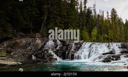 Die Sacred Dancing Cascades auf McDonald Creek, Glacier National Park, Montana, USA Stockfoto