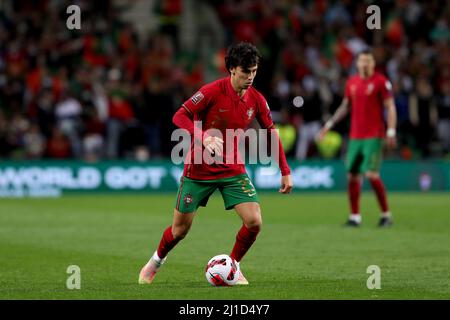 Porto, Portugal. 24. März 2022. Portugals Stürmer Joao Felix in Aktion während des Fußballspiels der FIFA-Weltmeisterschaft 2022 zwischen Portugal und der Türkei im Dragao-Stadion in Porto, Portugal, am 24. März 2022. (Bild: © Pedro Fiuza/ZUMA Press Wire) Stockfoto