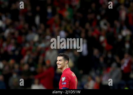 Porto, Portugal. 24. März 2022. Portugals Stürmer Cristiano Ronaldo reagiert am 24. März 2022 während des Fußballspiels zwischen Portugal und der Türkei im Dragao-Stadion in Porto, Portugal, bei der FIFA-WM-Qualifikation 2022. (Bild: © Pedro Fiuza/ZUMA Press Wire) Stockfoto