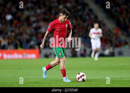 Porto, Portugal. 24. März 2022. Portugals Mittelfeldspieler Otavio in Aktion während des Fußballspiels der FIFA-Weltmeisterschaft 2022 zwischen Portugal und der Türkei im Dragao-Stadion in Porto, Portugal, am 24. März 2022. (Bild: © Pedro Fiuza/ZUMA Press Wire) Stockfoto