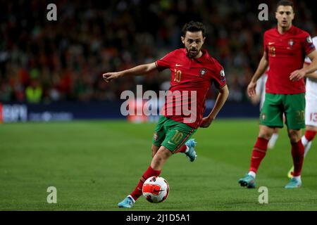 Porto, Portugal. 24. März 2022. Portugals Stürmer Bernardo Silva in Aktion während des Fußballspiels der FIFA-Weltmeisterschaft 2022 zwischen Portugal und der Türkei im Dragao-Stadion in Porto, Portugal, am 24. März 2022. (Bild: © Pedro Fiuza/ZUMA Press Wire) Stockfoto