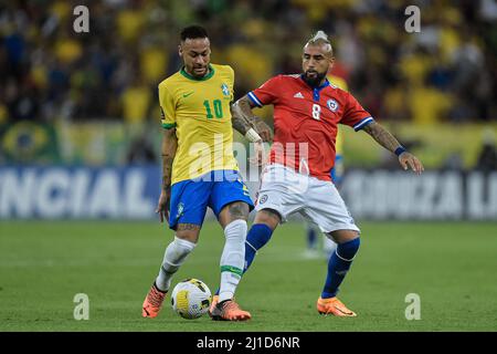 Rio De Janeiro, Brasilien. 24. März 2022. RJ - Rio de Janeiro - 03/24/2022 - WM-ELIMINATORIES 2022, BRASILIEN X CHILE - Neymar-Spieler aus Brasilien streitet während des Spiels im Maracana-Stadion um die WM-Qualifikation 2022 gegen Vidal-Spieler aus Chile. Foto: Thiago Ribeiro /AGIF/Sipa USA Quelle: SIPA USA/Alamy Live News Stockfoto