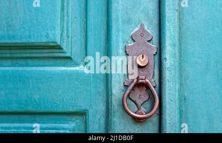Altes barockes Türdetail, Ouro Preto, Minas Gerais, Brasilien Stockfoto