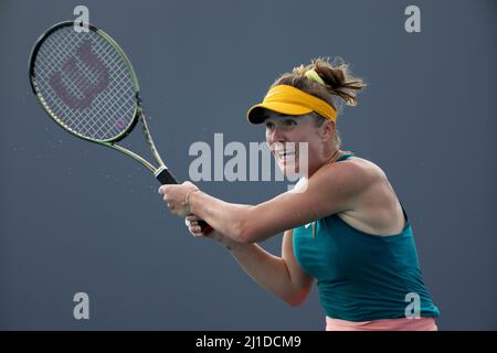 MIAMI GARDENS, FLORIDA - 24. MÄRZ: Heather Watson aus Großbritannien besiegt Elina Svitolina aus der Ukraine während der Miami Open im Hard Rock Stadium am 24. März 2022 in Miami Gardens, Florida. Personen: Elina Svitolina Kredit: Storms Media Group/Alamy Live News Stockfoto