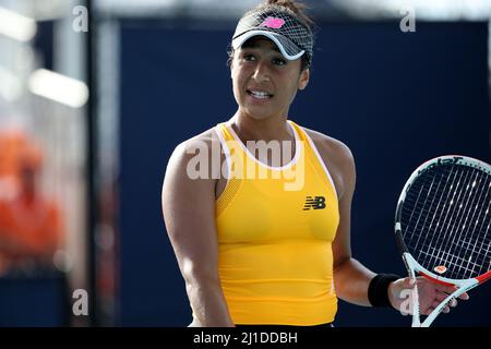 Miami Gardens, Florida, USA. 24. März 2022. Heather Watson aus Großbritannien besiegt Elina Svitolina aus der Ukraine während der Miami Open im Hard Rock Stadium am 24. März 2022 in Miami Gardens, Florida. Kredit: Hoo Me.Com/Media Punch/Alamy Live Nachrichten Stockfoto