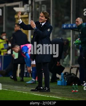 Palermo, Italien. 24. März 2022. Italiens Cheftrainer Roberto Mancini zeigt sich während des WM-Qualifikationsspiels 2022 zwischen Italien und Nordmazedonien am 24. März 2022 in Palermo, Italien. Quelle: Alberto Lingria/Xinhua/Alamy Live News Stockfoto