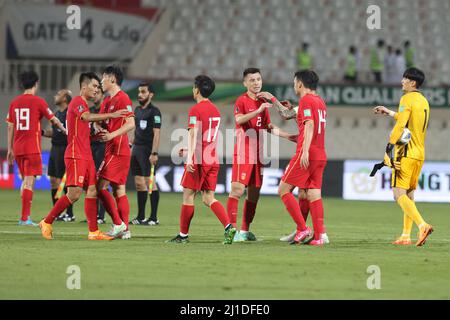 Sharjah, Vereinigte Arabische Emirate. 24. März 2022. Spieler aus China reagieren nach dem Spiel der Gruppe B zwischen China und Saudi-Arabien zur FIFA Fußball-Weltmeisterschaft Katar 2022 in Sharjah, den Vereinigten Arabischen Emiraten, 24. März 2022. Quelle: Str/Xinhua/Alamy Live News Stockfoto