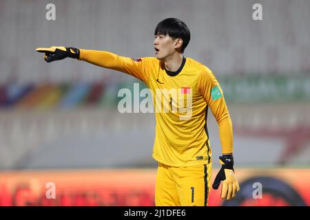 Sharjah, Vereinigte Arabische Emirate. 24. März 2022. Torhüter Yan Junling reagiert während des Spiels der Gruppe B zwischen China und Saudi-Arabien beim FIFA World Cup Qatar 2022 Qualifier in Sharjah, den Vereinigten Arabischen Emiraten, 24. März 2022. Quelle: Str/Xinhua/Alamy Live News Stockfoto