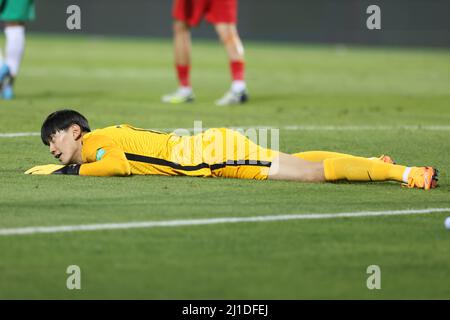 Sharjah, Vereinigte Arabische Emirate. 24. März 2022. Torhüter Yan Junling aus China reagiert während des Spiels der Gruppe B zwischen China und Saudi-Arabien beim FIFA World Cup Qatar 2022 Qualifier in Sharjah, den Vereinigten Arabischen Emiraten, 24. März 2022. Quelle: Str/Xinhua/Alamy Live News Stockfoto