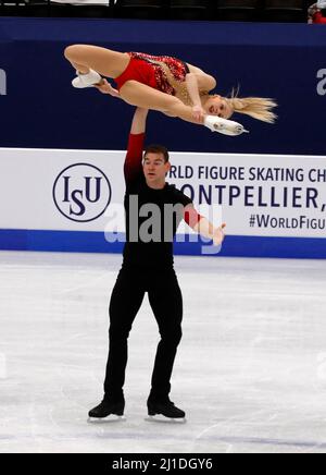 DIE US Alexa Scimeca-Knierim und Brandon Frazier treten am 23. März 2022 beim Kurzprogramm der beiden bei den ISU-Eiskunstlauf-Weltmeisterschaften in Montpellier, Südfrankreich, auf.Foto von Patrick Aventurier/ABACAPRESS.COM Stockfoto